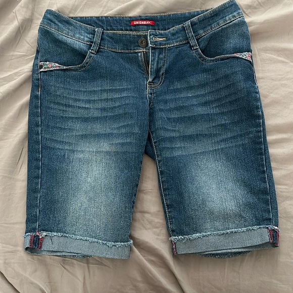 Size 11 union bay Jean shorts great condition barely worn. - Picture 1 of 3